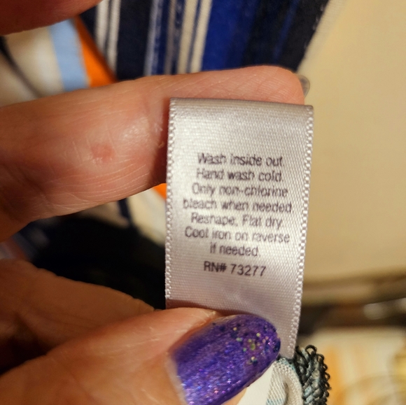 Jennifer Lopez sleeveless top - Picture 5 of 8